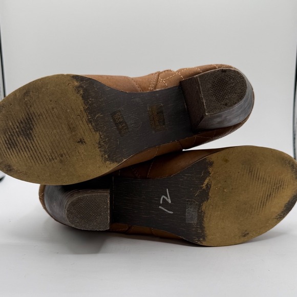 Tan Quilted Buckle Ankle Boots Block Heel Side Zip Almond Toe Size 9 - Picture 9 of 10